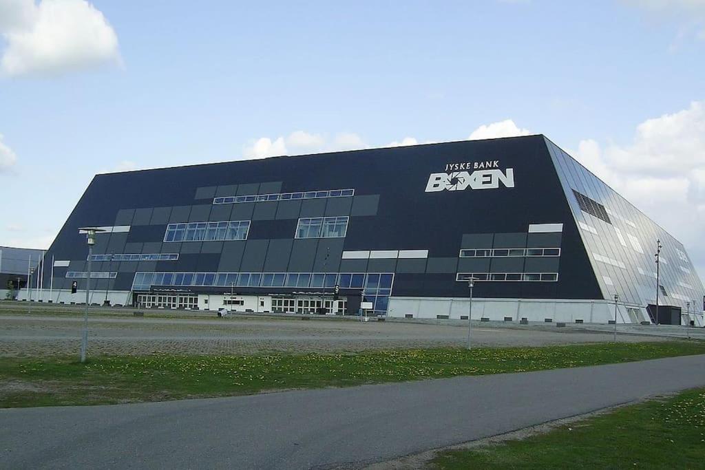 170 M2 Stort Hus Taet Pa Centrum, Mch Og Boxen Herning Exterior photo